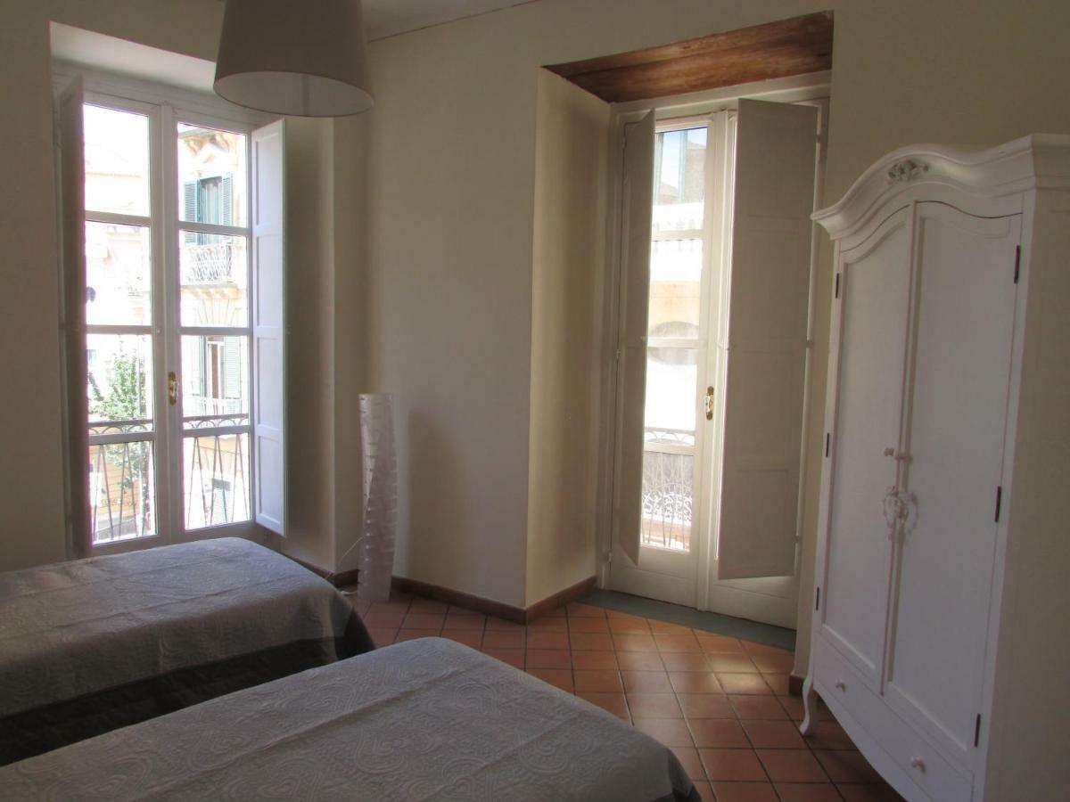 Salerno Domus Claudia Apartment Luaran gambar